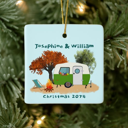 Camping Couple Personalisierter Weihnachtsgeschmac Keramikornament (Baum)