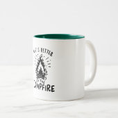 Camping - Das Leben wird besser durch das Lagerfeu Zweifarbige Tasse (VorderseiteRechts)