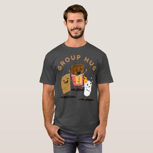 Camping Group Umarmung Smores Marshmallow und Funn T-Shirt (Vorne ganz)