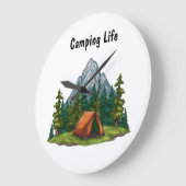 Camping Life mit einem Zelt im Wald Große Wanduhr (Winkel)