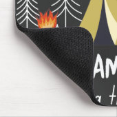 Camping macht Erinnerungen zu einem Campingplatz Mousepad (Ecke)