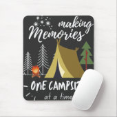 Camping macht Erinnerungen zu einem Campingplatz Mousepad (Mit Mouse)