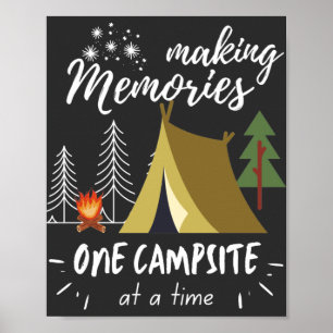 Camping macht Erinnerungen zu einem Campingplatz Poster