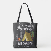 Camping macht Erinnerungen zu einem Campingplatz Tasche (Rückseite)