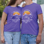 Camping-Matching-Vater für benutzerdefinierte Anwe T-Shirt<br><div class="desc">Gute Laune? Fügen Sie einfach Lagerfeuer,  s'mores und die Erholung der Familie mit einem passenden Outfit hinzu. Niedliches Camping Design können Sie für Ihr nächstes Familienabenteuer mit einem Platz Inhaber für den Standort und Jahr anpassen. Ideal für Fotos,  die den Dschungel oder den Campingplatz erkunden möchten</div>