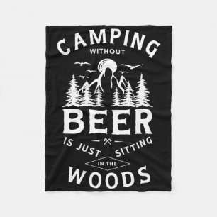 Camping ohne Bier ist nur herumsitzen im Wald Fleecedecke
