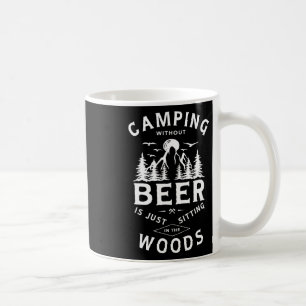 Camping ohne Bier ist nur herumsitzen im Wald Kaffeetasse