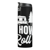 Camping Roll: Feuer, Camper, Naturweg Thermosbecher (Nach rechts gedreht)