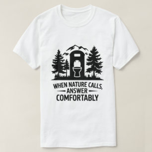 Camping Toilette Spaß Bergwald Grafische Kunst T-Shirt