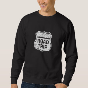 Camping Vacation Travel Road Trip Abzeichen Famili Sweatshirt