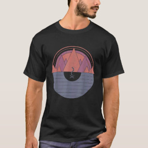 Camping Vintag Minimal Mountain Scout Camper Ausfl T-Shirt