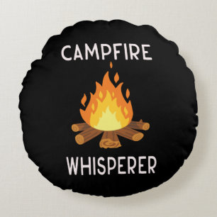 Camping - Whisperer am Campfire Rundes Kissen