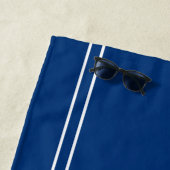 Can Change Text, Messing About in Boats. Dark Blue Strandtuch (Beispiel)