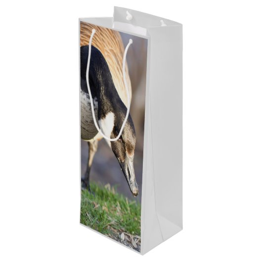 Canada Goos Geschenktüte Für Weinflaschen (Rückseite Schrägansicht)