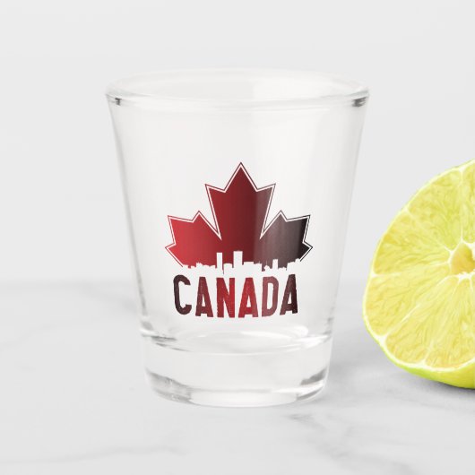 Canada Skyline Gradient Maple Leaf Patriotic Schnapsglas (Vorderseite)