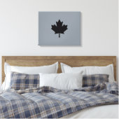 Canadian Black Maple Leaf auf Grau Leinwanddruck (Insitu (Schlafzimmer))