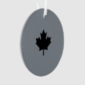 Canadian Black Maple Leaf auf Grau Ornament (Vorderseite)