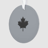 Canadian Black Maple Leaf auf Grau Ornament (Vorderseite)
