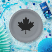 Canadian Black Maple Leaf auf Grau Pappteller (Party)