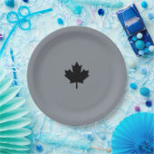 Canadian Black Maple Leaf auf Grau Pappteller (Party)