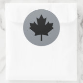 Canadian Black Maple Leaf Display Runder Aufkleber (Tasche)