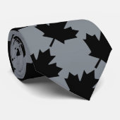 Canadian Black Maple Leaf Graphic Krawatte (Gerollt)