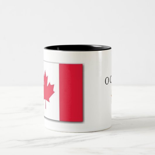 Canadian Flag Mug with the Anthem Title Zweifarbige Tasse (Mittel)