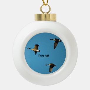 Canadian geese in flight keramik Kugel-Ornament