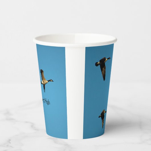 Canadian geese in flight pappbecher (Links)