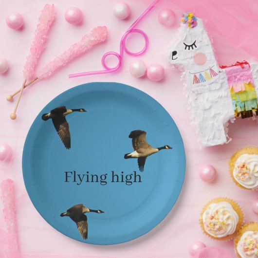 Canadian geese in flight pappteller (Party)