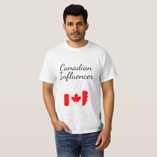 Canadian Influencer hält den Lighthouse Route T-S T-Shirt (Vorne ganz)