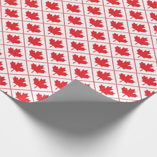 Canadian Maple Leaf Red and White Diamond Pattern Geschenkpapier (Ecke)