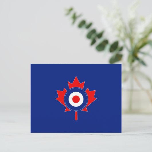 Canadian Maple Leaf Roundel Mod auf blau Postkarte (Stehend Vorderseite)