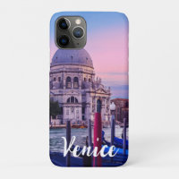 Canal Grande mit Gondeln und Kirche in Venedig
