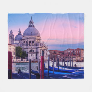 Canal Grande mit Gondeln und Kirche in Venedig Fleecedecke