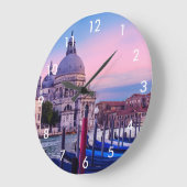 Canal Grande mit Gondeln und Kirche in Venedig Große Wanduhr (Winkel)