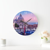 Canal Grande mit Gondeln und Kirche in Venedig Große Wanduhr (Zuhause)