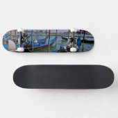 Canal-Wasser mit Gondelbooten Skateboard (Horizontal)