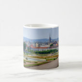 Canalettoblick über Wien, Österreich Kaffeetasse (Mittel)