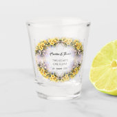 Canary Yellow Romantic Freesia  Floral Wedding Schnapsglas (Vorderseite)