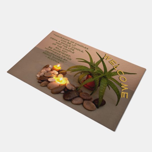 Candle, Aloe und River Rocks | Buddha-Zitat Fußmatte (Schrägansicht)