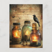 Candlelit Crow mit antiken Flaschen & Noten Postkarte (Vorderseite)