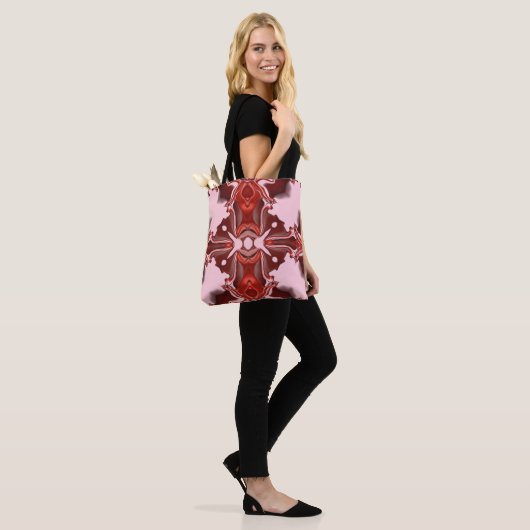 Candy and Currant Red Kaleidoscope Pattern #4 Tasche (Am Model)