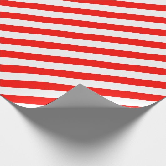 Candy Apple Red Diagonal Stripe Geschenkpapier (Ecke)