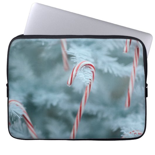 Candy Cane on Tree Laptopschutzhülle (Vorderseite)