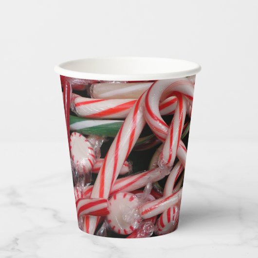 Candy Canes und Pfefferminz Weihnachtsfeiertag Pappbecher (Vorderseite)