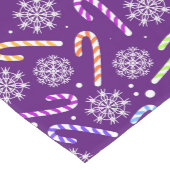 Candy Canes und Snowflakes auf Lila Mittelgroßer Tischläufer (Ecke)