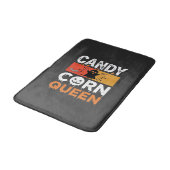 Candy Corn Königin Halloween SVG Design Badematte (Schrägansicht)