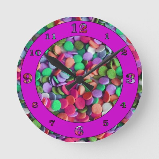 Candy Dots 3 Runde Wanduhr (Vorderseite)