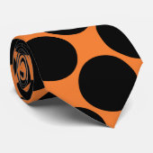 Candy Orange Hintergrund mit schwarzen Polka Punkt Krawatte (Gerollt)